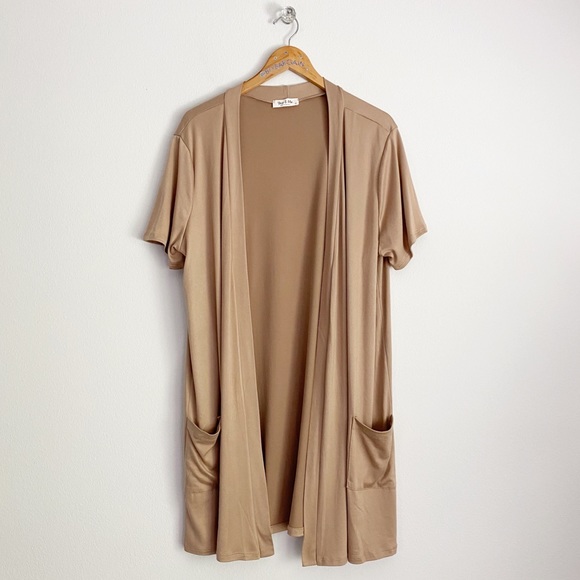 You & Me Short Sleeve Open Front Cardigan w/Pockets Women’s Plus 1X in Camel - Picture 4 of 11